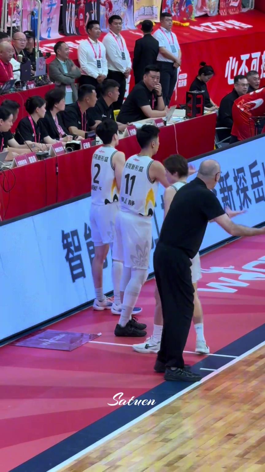 無奈的一家三口！絕望的教練，氣瘋了的皮總！