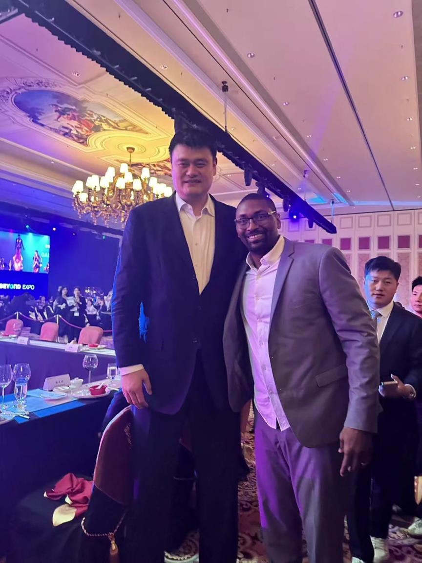 阿泰斯特曬與姚明合照：這是我最喜歡的隊友 姚！！