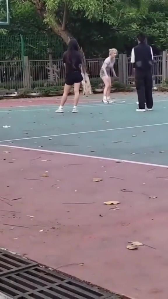 上來就背打女生的男人，真的活該沒有女朋友啊