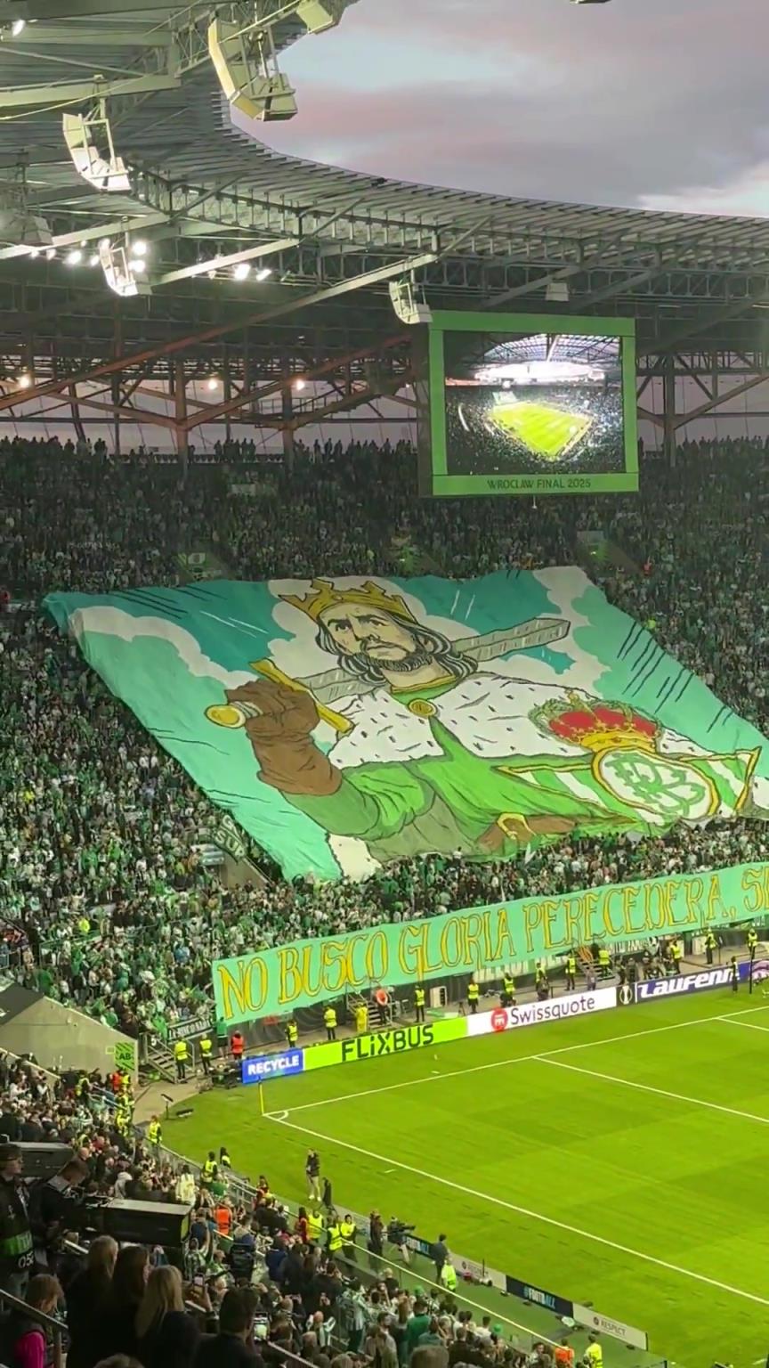 沖擊獎杯！貝蒂斯球迷這巨型Tifo太有氣勢了