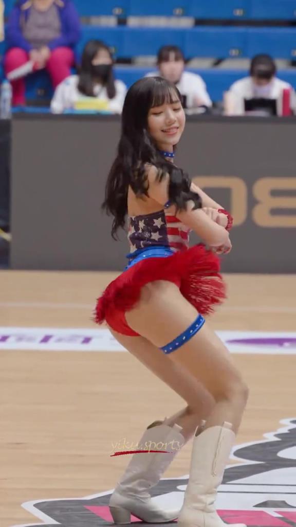 最好的啦啦隊(duì)小姐姐！自信，健康充滿活力！